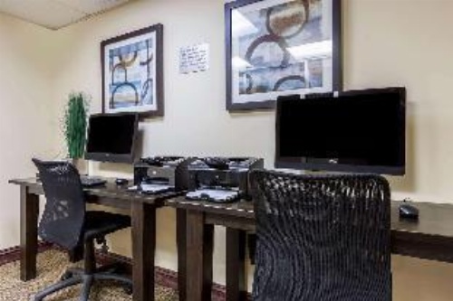 Ramada Suites by Wyndham San Diego image 5