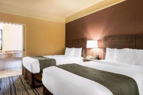 Ramada Suites by Wyndham San Diego image 7